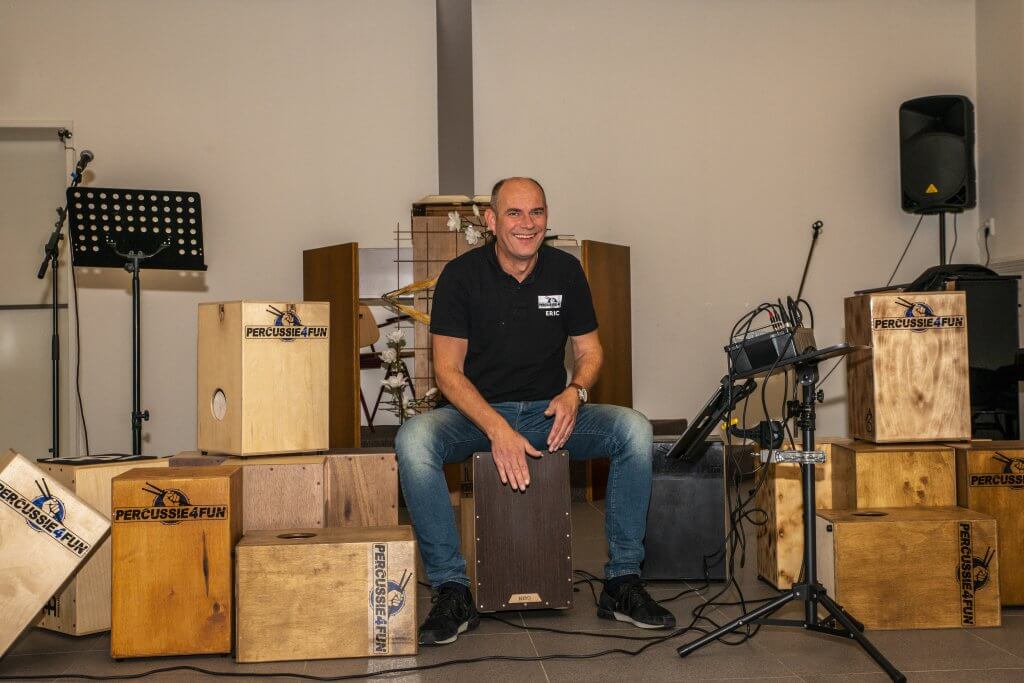 Eric Verhagen met zijn percussie instrumenten